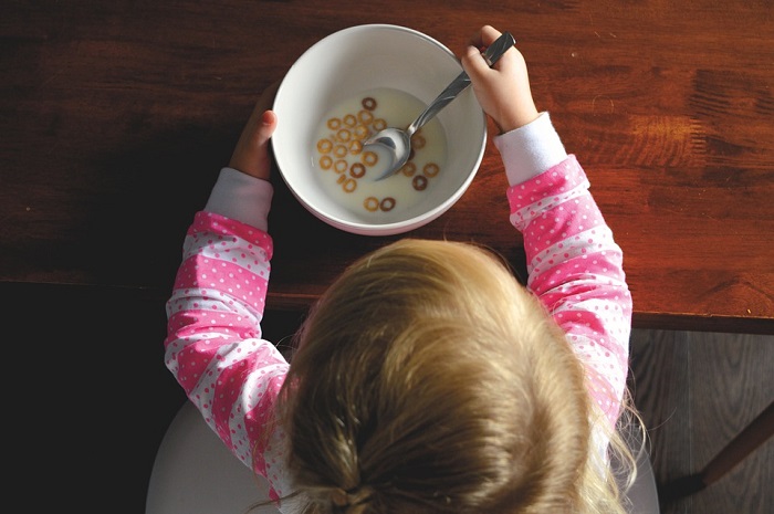 Nei neonati con difficoltà ad alimentarsi, valutare la presenza di stenosi esofagea congenita