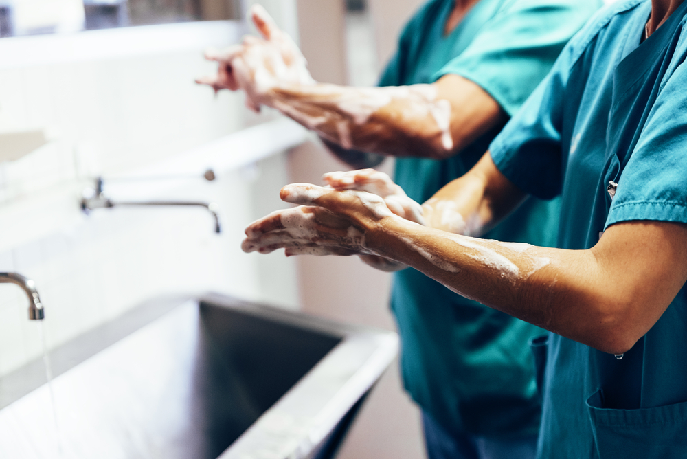 Terapia intensiva pediatrica: precauzioni aggiuntive vs sola igiene delle mani e sepsi neonatale
