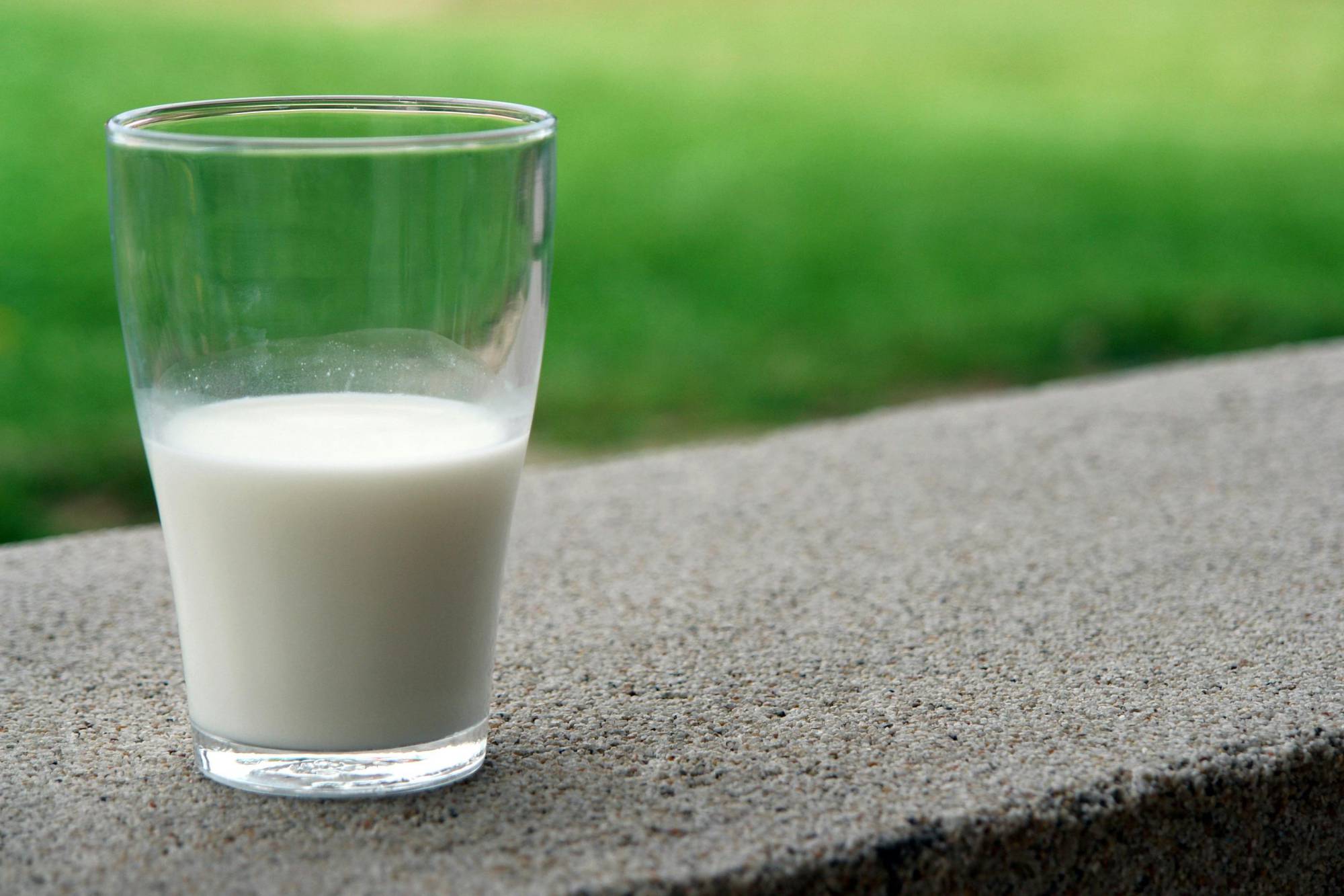 Latte crudo. Dal Senato l’appello per etichette più chiare a tutela dei bambini
