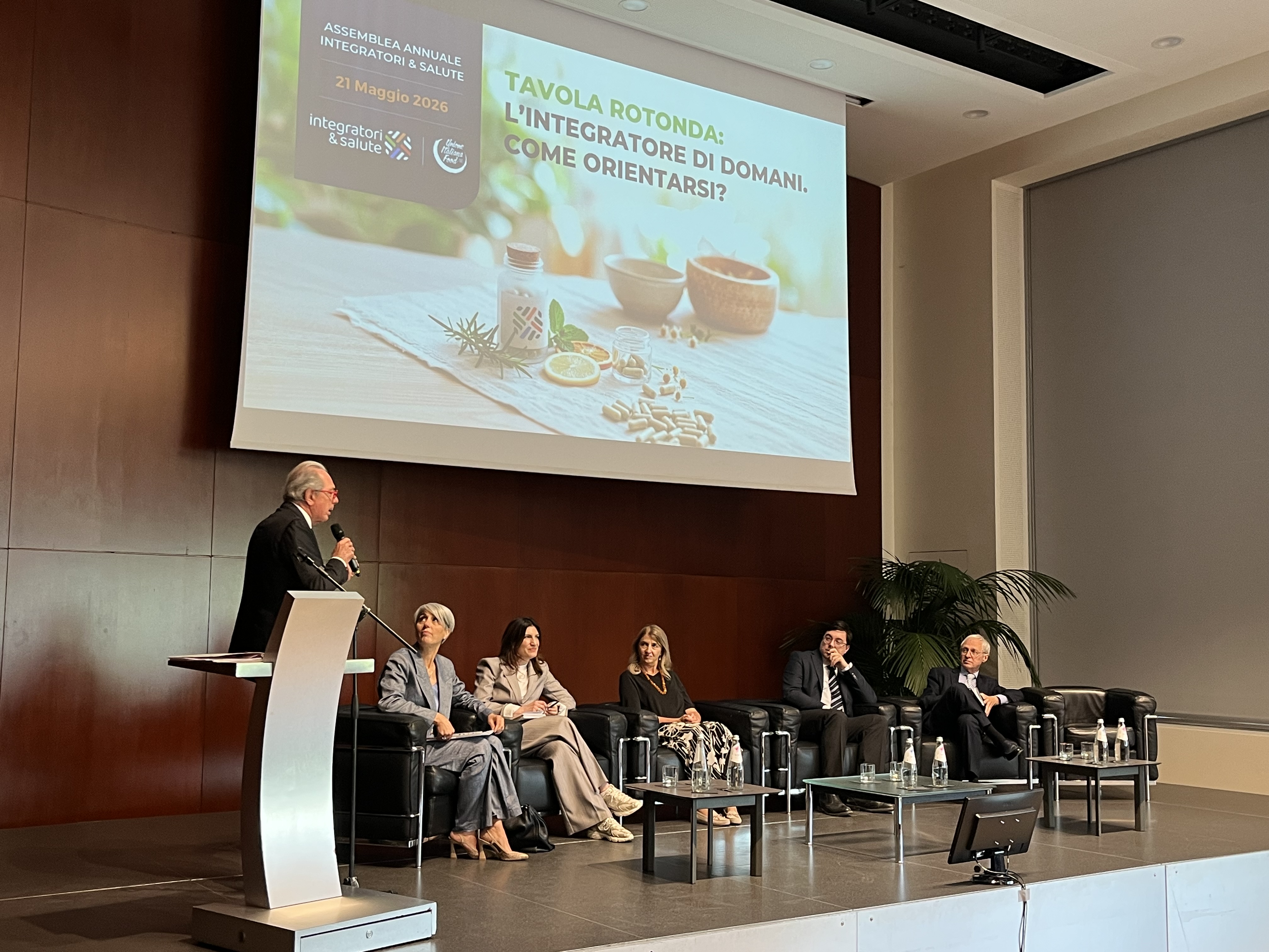 Integratori alimentari: beauty e bisogni funzionali trainano il mercato, ma l’Europa resta frenata dalla normativa