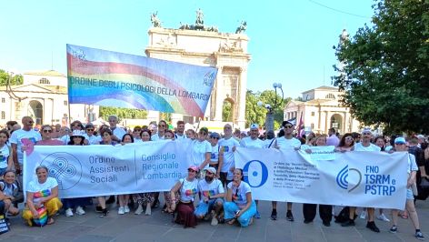 Professioni sanitarie e sociosanitarie al Milano Pride: “Il diritto alla salute non conosce barriere”