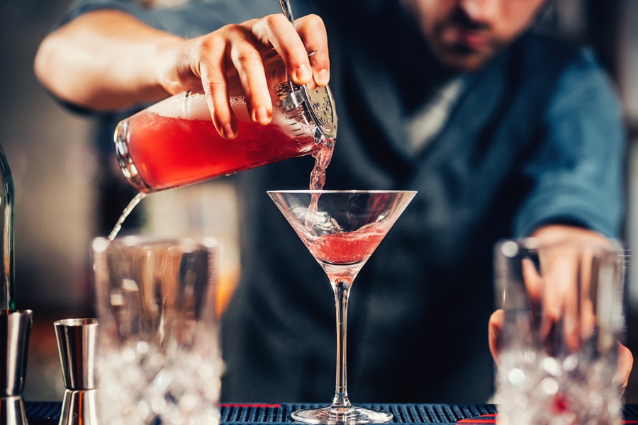 Alcol, anche un drink al giorno aumenta i rischi per la salute