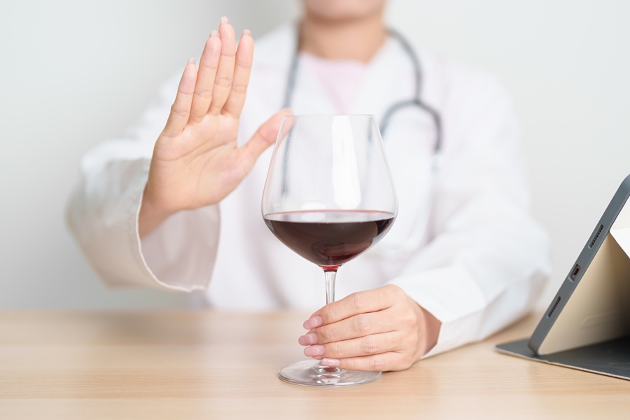 Alcol, un nuovo studio chiarisce il confine tra rischi e benefici