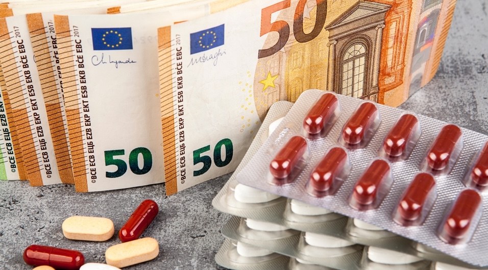 La spesa farmaceutica continua a correre: nei primi 11 mesi del 2025 supera quota 23 miliardi (+7%). Il tetto della diretta sfonda per 4,6 miliardi