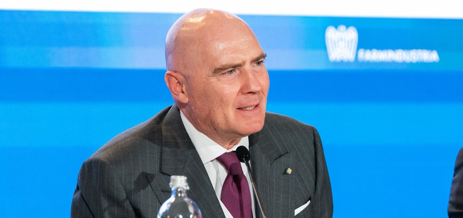Assemblea Farmindustria. Cattani: “Settore farmaceutico strategico per salute e crescita”. E poi al Governo: “Fissare limite al payback”. Bocciata la revisione del prontuario di Aifa
