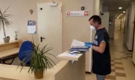 Nas. Circoncisione eseguita sul tavolo della cucina: neonato ferito, denunciato un cardiologo