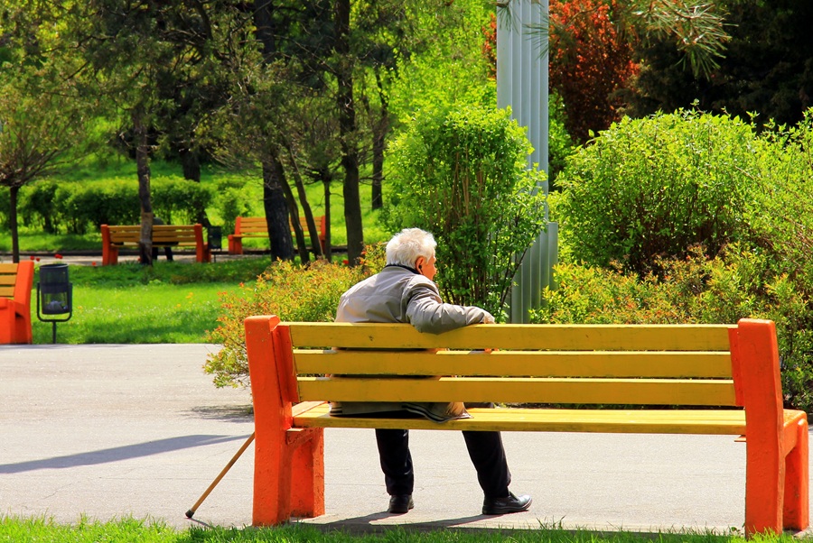 Equilibrio negli anziani, la stabilità del tronco conta più della forza dell’anca