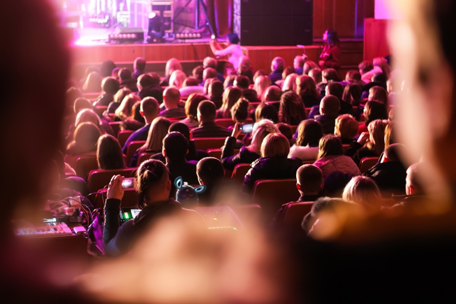 Cinema, teatro e musei: la cultura può rallentare l’invecchiamento