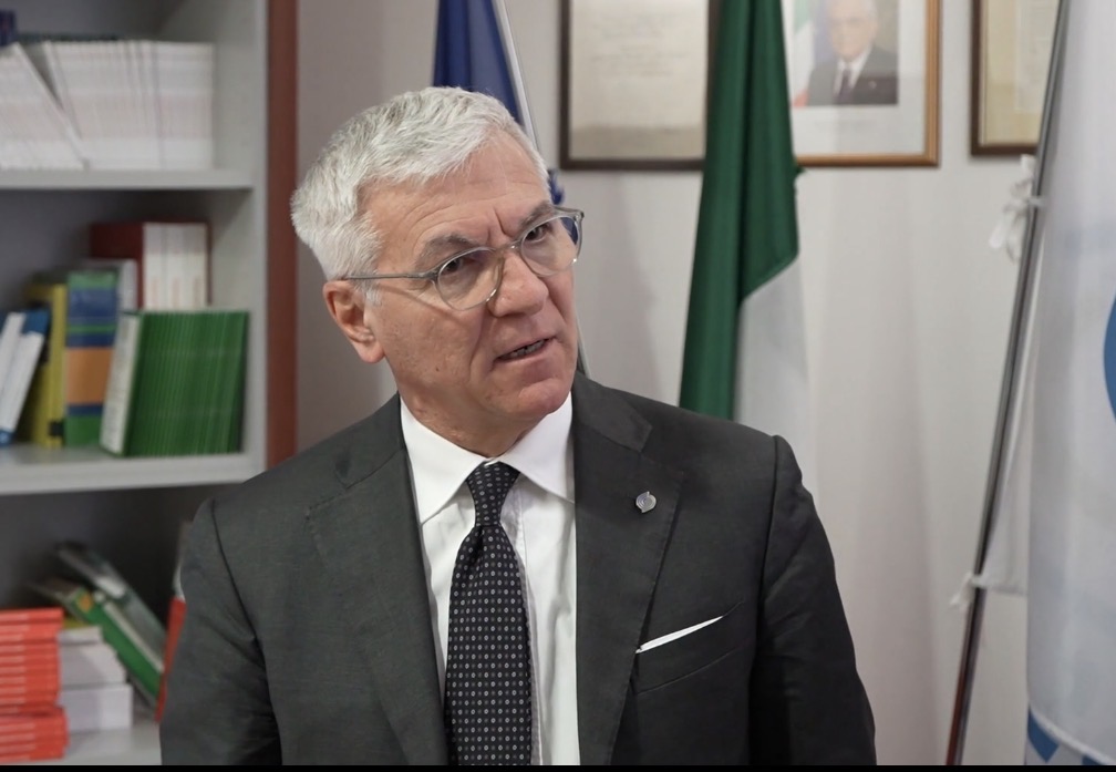 Professionisti sanitari. Via alla raccolta di firme per abolire il vincolo di esclusività: “Facciamo sentire la nostra voce”