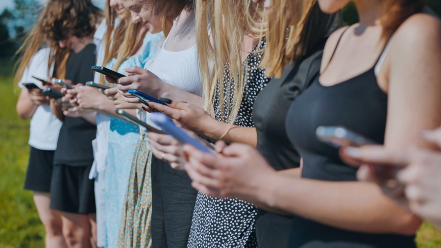 Social media, l’uso problematico può aumentare i sintomi di ADHD negli adolescenti