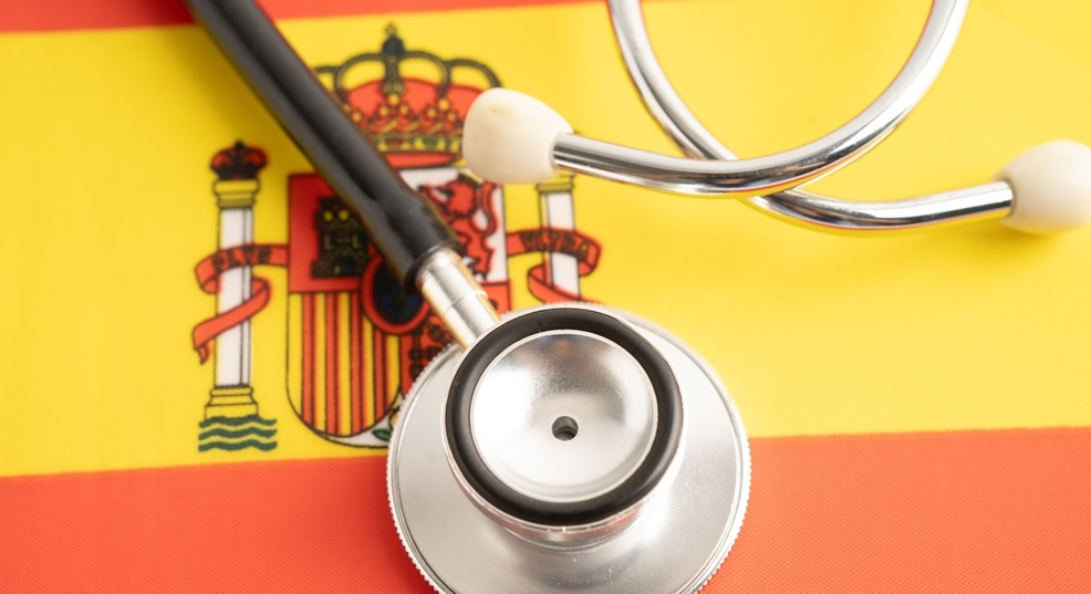 Spagna. Stretta storica contro il fumo e riforma dei farmaci: vietate le sigarette anche in spiaggia, infermieri e fisioterapisti potranno prescrivere alcuni medicinali