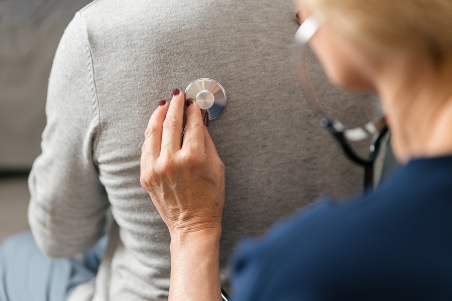 Tumore al polmone nei giovani non fumatori, sotto esame i pesticidi negli alimenti